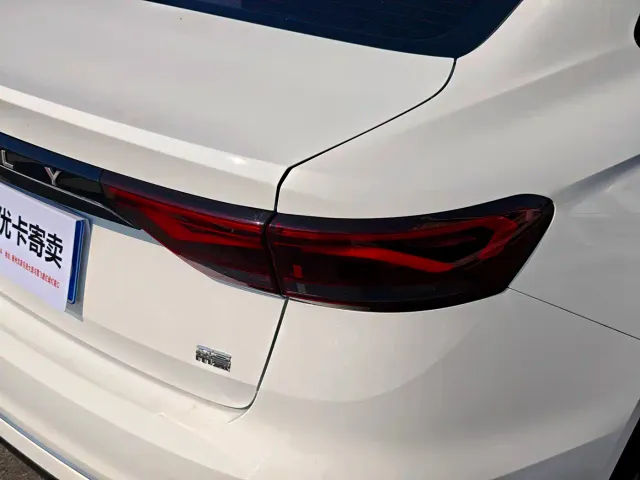 Geely Emgrand — Фото автомобиля 16
