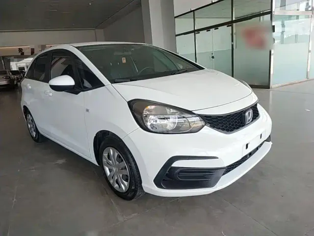 Honda Fit — Фото автомобиля 3