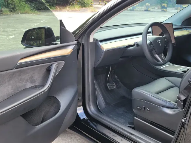 Tesla Model Y — Фото автомобиля 7