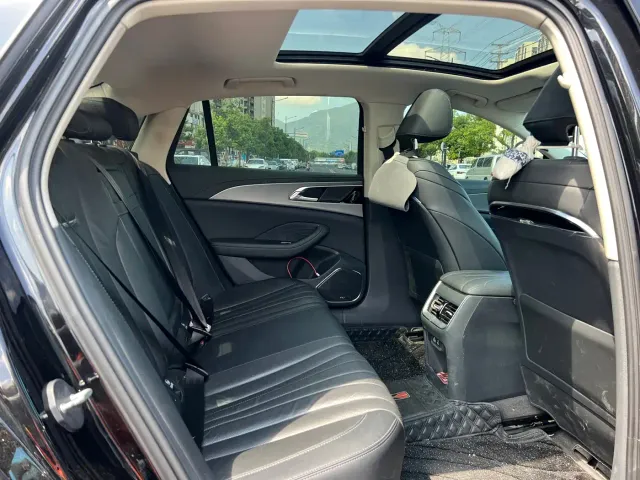 Hongqi H5 — Фото автомобиля 19