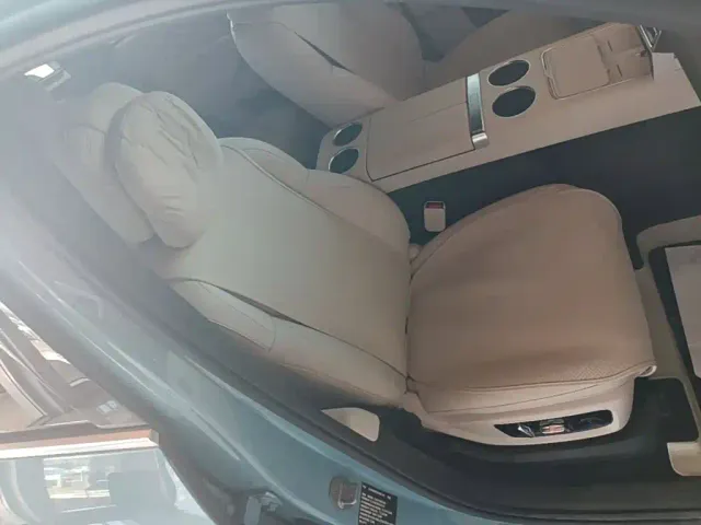 Li Auto L8 — Фото автомобиля 19