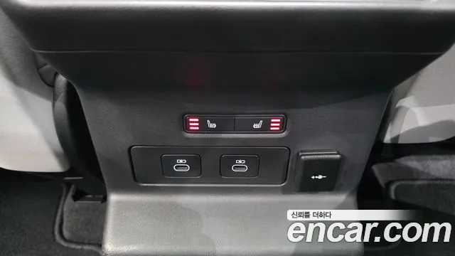 Land Rover Range Rover Velar — Фото автомобиля 19