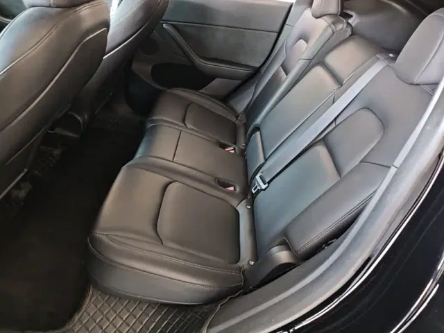 Tesla Model Y — Фото автомобиля 16