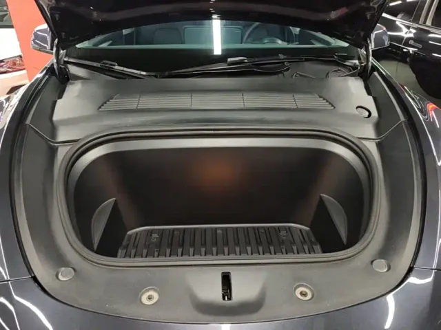 Tesla Model Y — Фото автомобиля 19