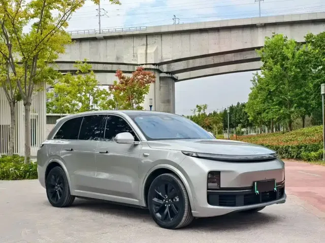 Li Auto Li L8 2023 Air — Фото автомобиля 3