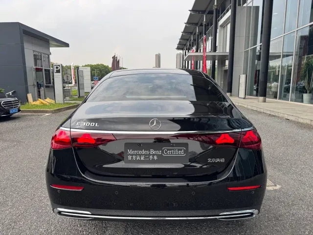 Mercedes-Benz E-Class — Фото автомобиля 5