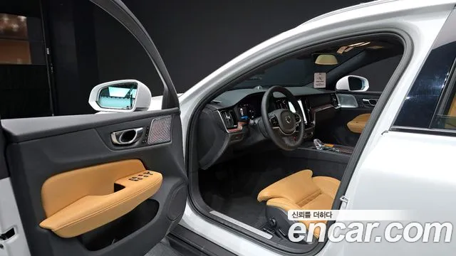 Вольво V60 V60 Cross Country 2 поколение B5 Ultimate AWD — Фото автомобиля 10