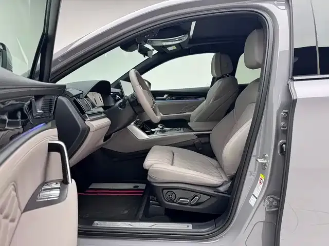 BYD Tang — Фото автомобиля 5
