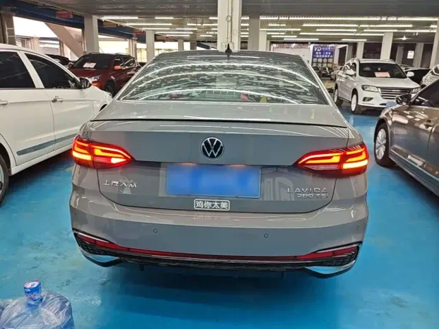 Volkswagen Lavida — Фото автомобиля 5