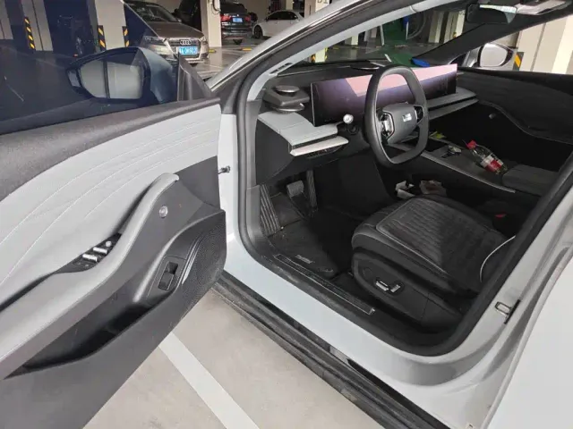Geely Galaxy E8 — Фото автомобиля 17