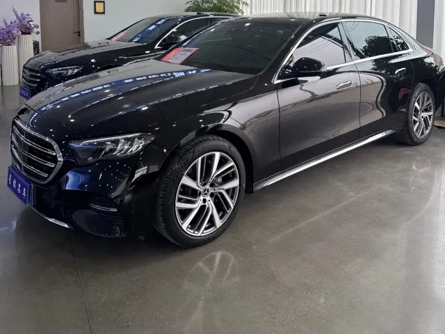 Mercedes-Benz E-Class — Фото автомобиля 3