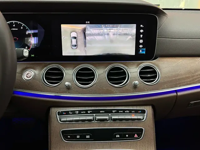 Mercedes-Benz E-Class — Фото автомобиля 13
