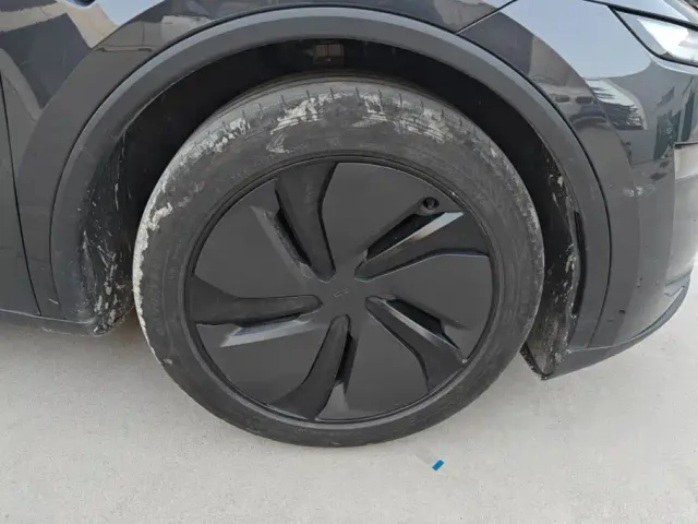 Tesla Model Y — Фото автомобиля 6