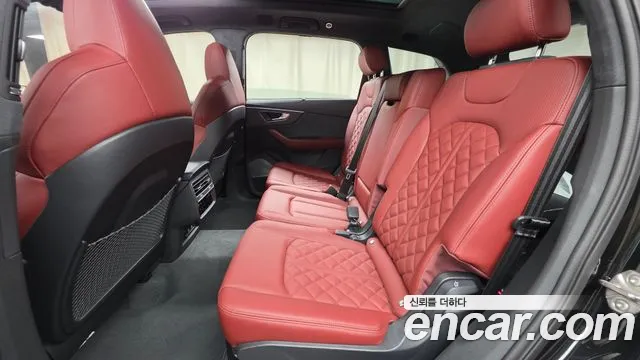 Audi SQ7 — Фото автомобиля 12