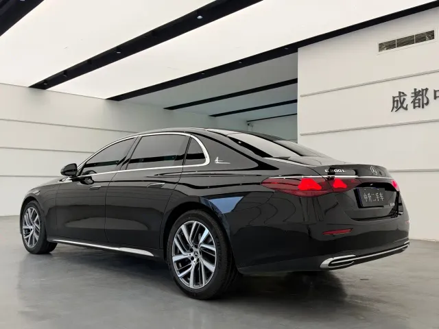 Mercedes-Benz E-Class — Фото автомобиля 6