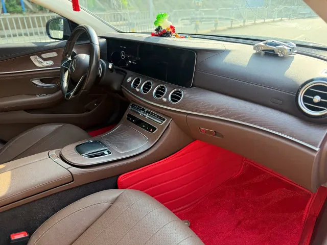Mercedes-Benz E-Class — Фото автомобиля 17