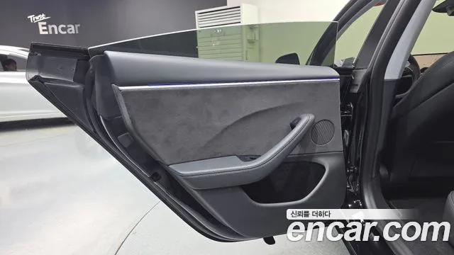 Tesla Model 3 — Фото автомобиля 22