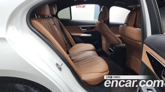 Mercedes-Benz E-Class — Фото автомобиля 11