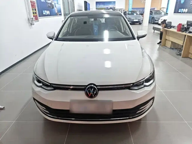 Volkswagen Golf — Фото автомобиля 2