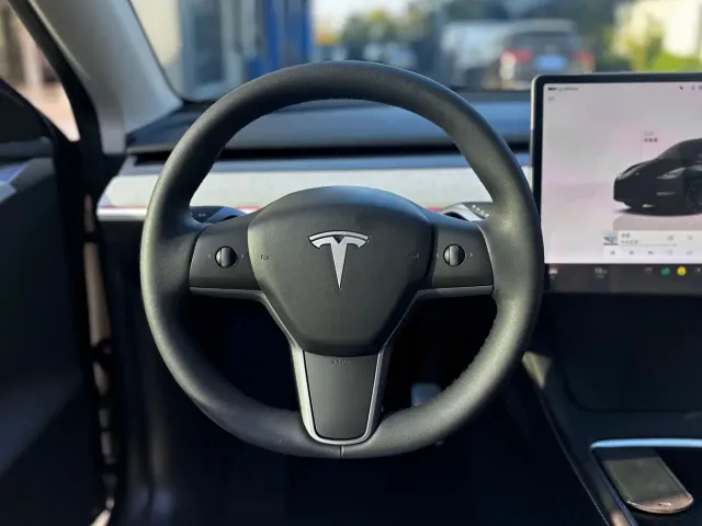 Tesla Model Y — Фото автомобиля 16