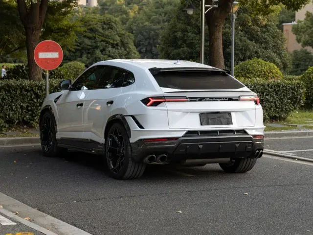 Lamborghini Urus — Фото автомобиля 6
