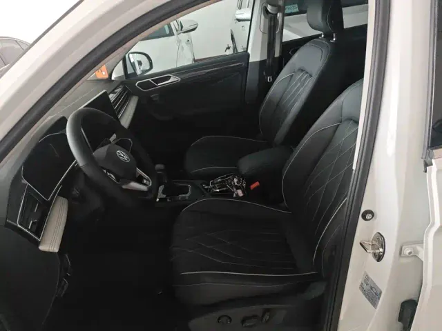 Volkswagen Tiguan L — Фото автомобиля 10