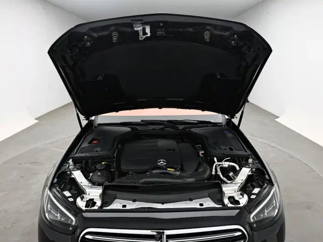 Mercedes-Benz E-Class — Фото автомобиля 16