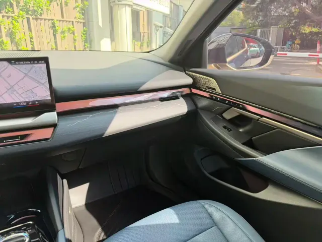 BMW 5 Series — Фото автомобиля 15
