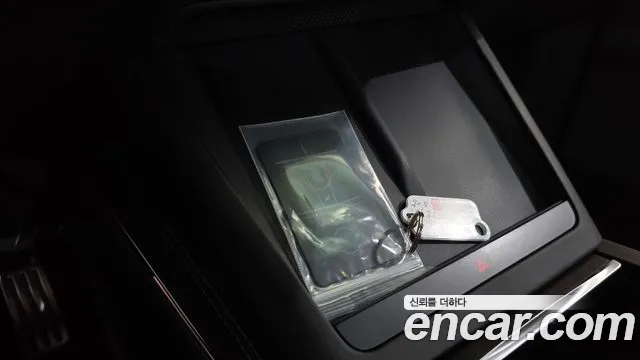 Tesla Model X — Фото автомобиля 16