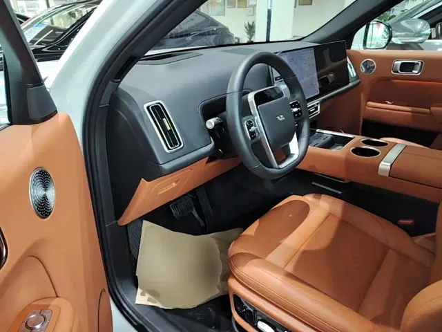 Li Auto L7 — Фото автомобиля 15