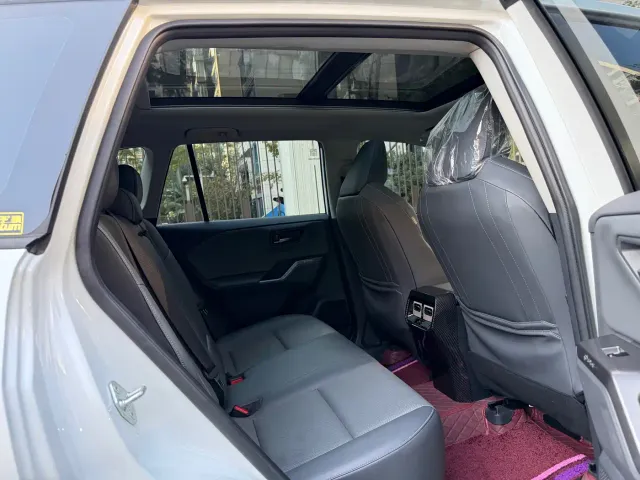Toyota RAV4 — Фото автомобиля 23