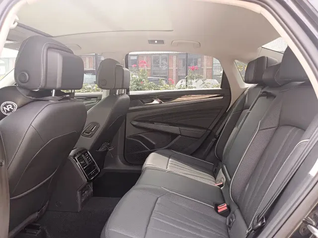 Volkswagen Passat — Фото автомобиля 17