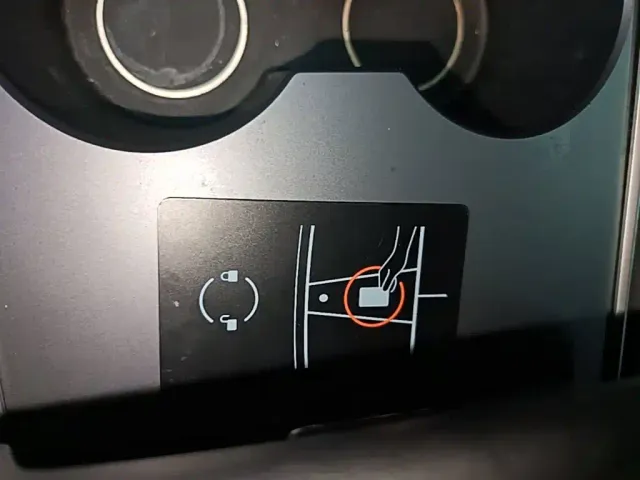 Tesla Model 3 — Фото автомобиля 8