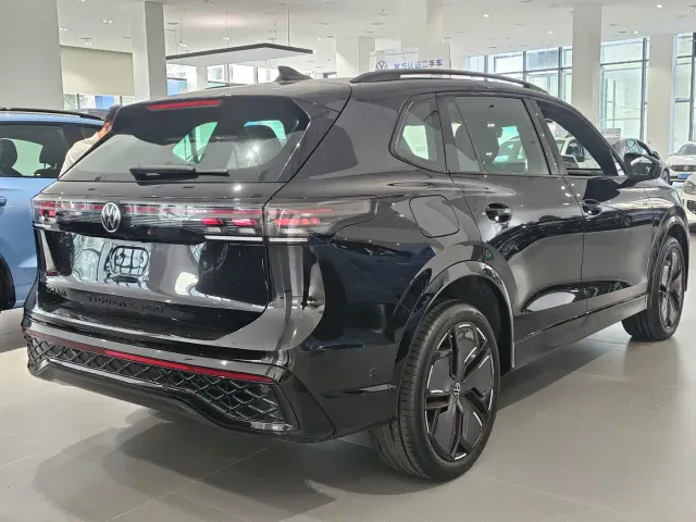 Volkswagen Tiguan L — Фото автомобиля 9