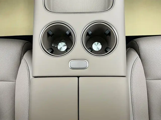 Li Auto i8 — Фото автомобиля 20
