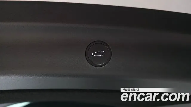 Tesla Model Y — Фото автомобиля 20