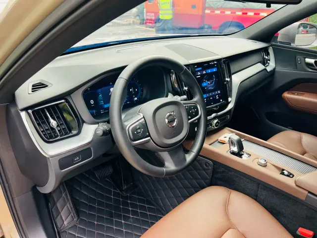 Volvo XC60 — Фото автомобиля 9