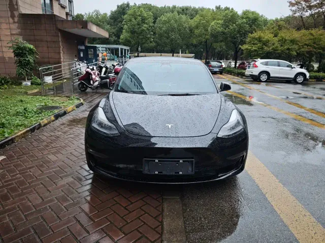 Tesla Model 3 — Фото автомобиля 3