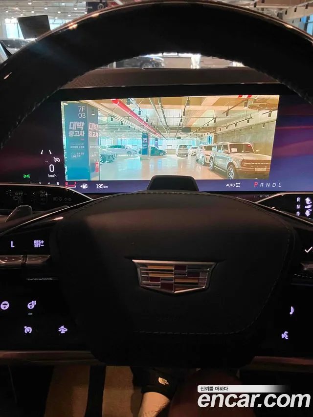 Cadillac Escalade — Фото автомобиля 8