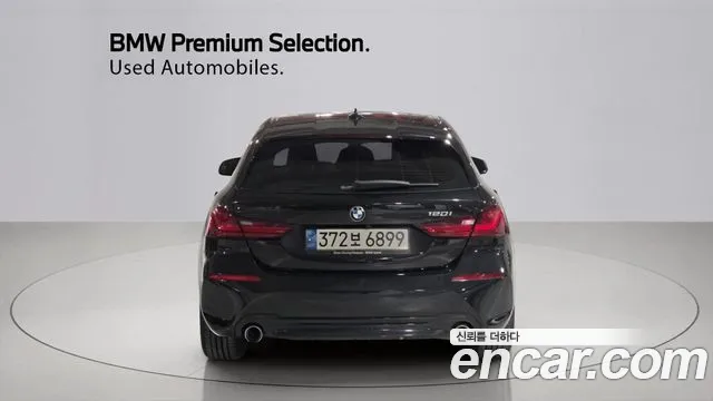 BMW 1 Series F40 — Фото автомобиля 4