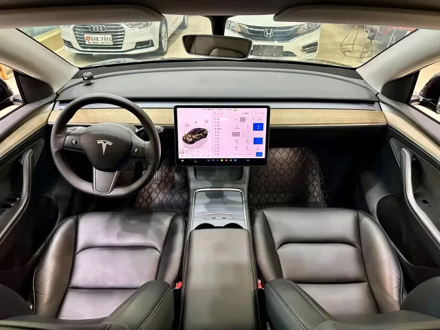 Tesla Model Y — Фото автомобиля 12