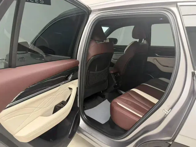 Geely Xingyue L — Фото автомобиля 17