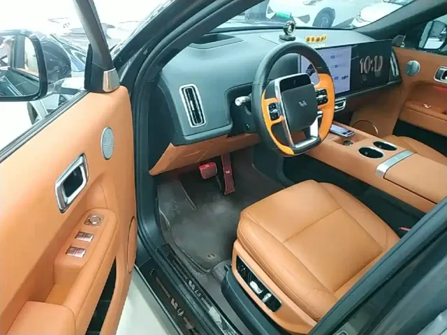 Li Auto L8 — Фото автомобиля 15