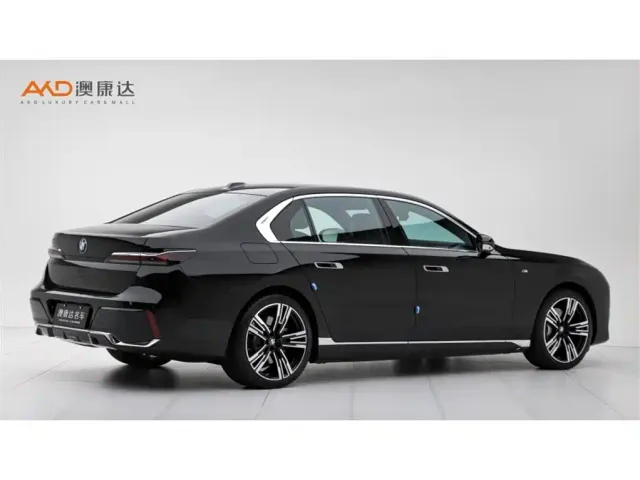 BMW i7 — Фото автомобиля 3
