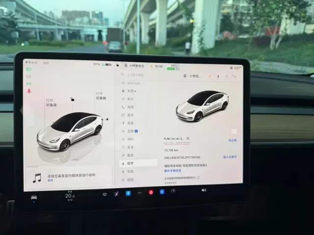 Tesla Model 3 — Фото автомобиля 14