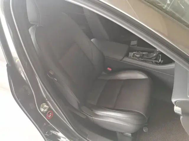 Mazda Axela — Фото автомобиля 24