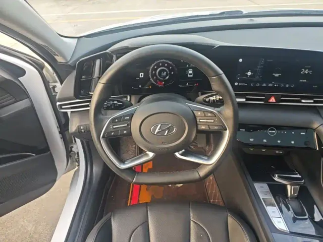 Hyundai Elantra — Фото автомобиля 10