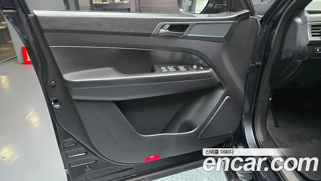 KG_Mobility_Ssangyong Rexton Новый Rexton Sport Khan Дизель 2.2 4WD — Фото автомобиля 22