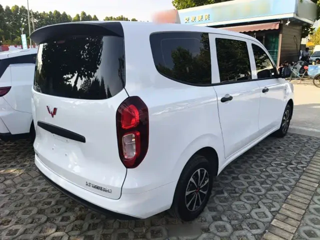 Wuling Hongguang — Фото автомобиля 6