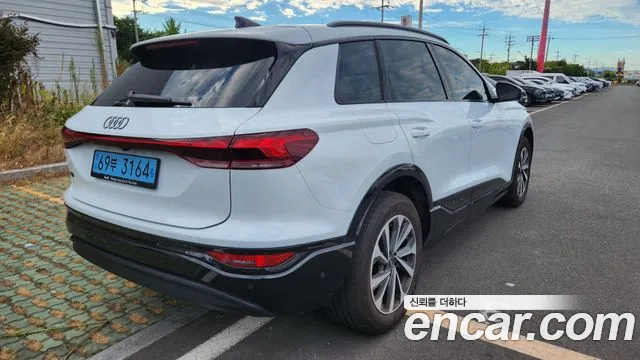 Audi Q6 e-tron — Фото автомобиля 4